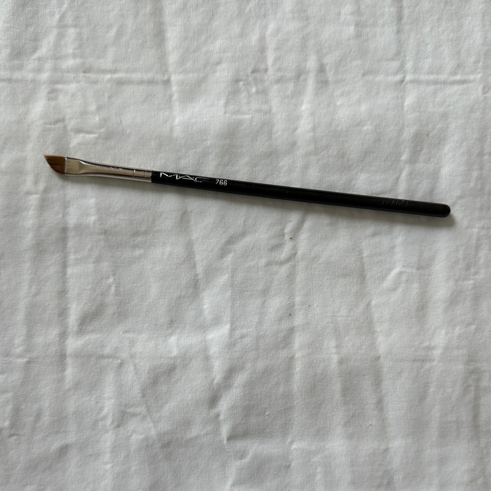 MAC Cosmetics 266 Angled Makeup Brush - Black and Silver